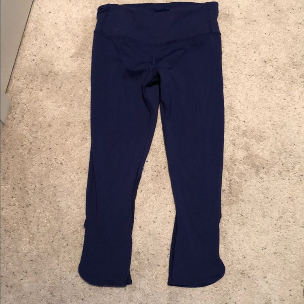 Navy lululemon Capri yoga pants